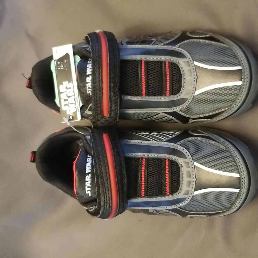 Boys Star Wars Light Up Athletic Shoes Size 2